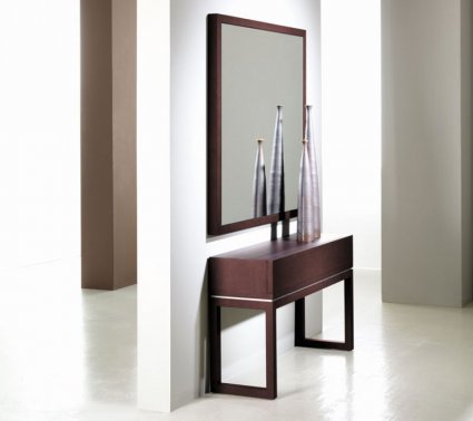 Bora mirror and table