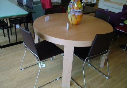 Overal dining table oak