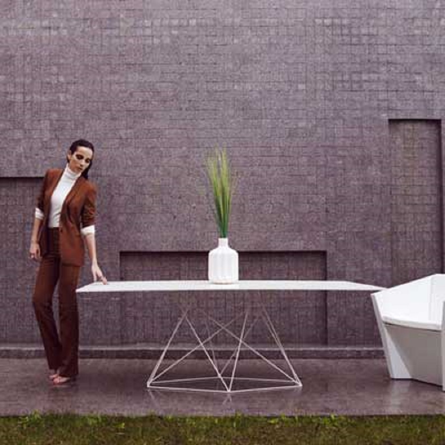 Garden dining tables