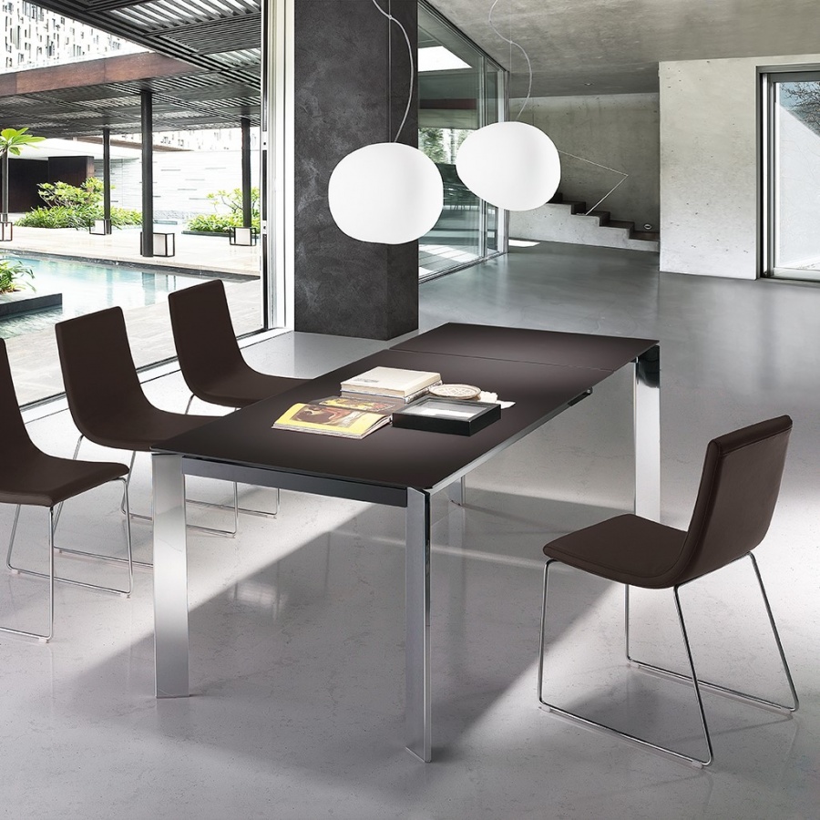 4 - 6 Seater Dining Tables