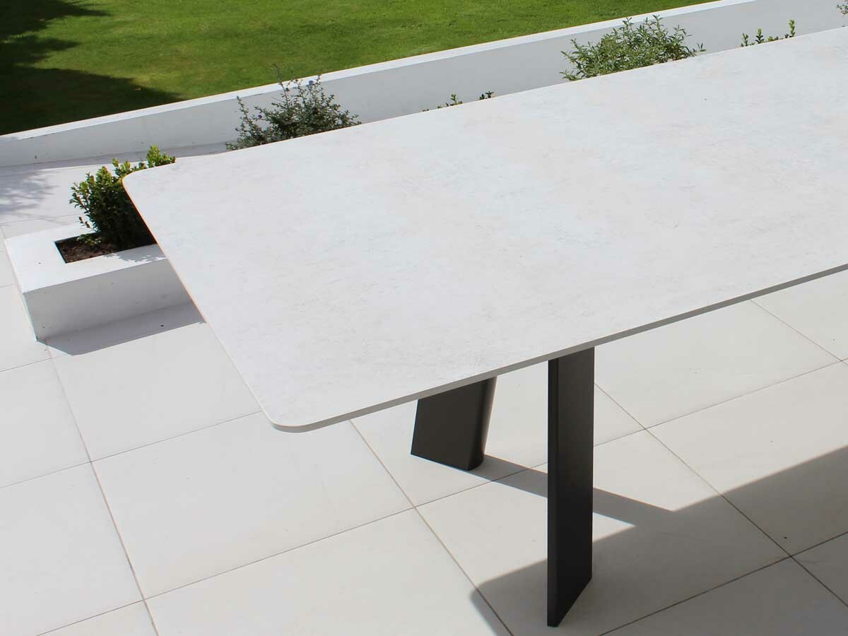 https://www.cadira.co.uk/ex-display-dining-tables/xenon-denton-xt-table-in-lunar.html
