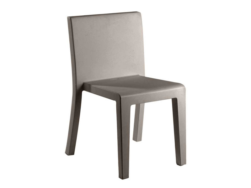 Jut Chair