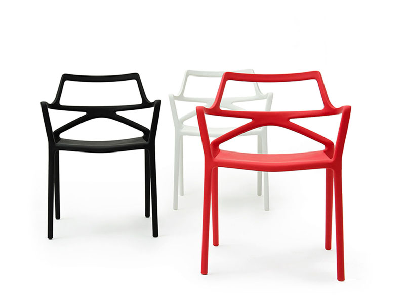 Delta Chair With Arms