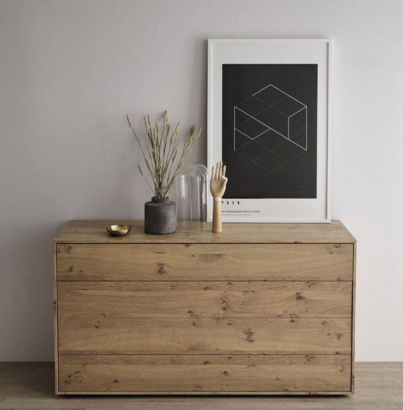Flat chest of drawers in rustic oak