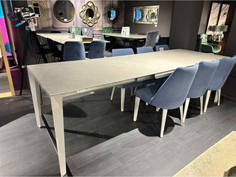 Iconic Dining Table Exdisplay