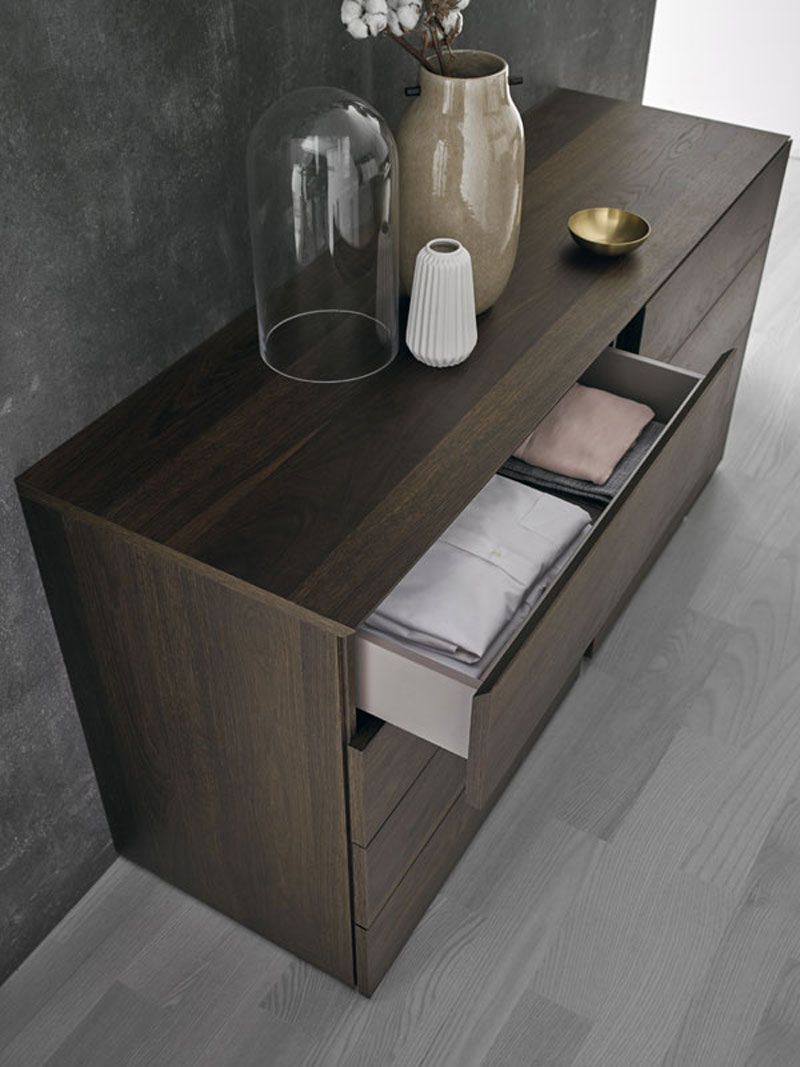Kinun chest of drawers in dark oak