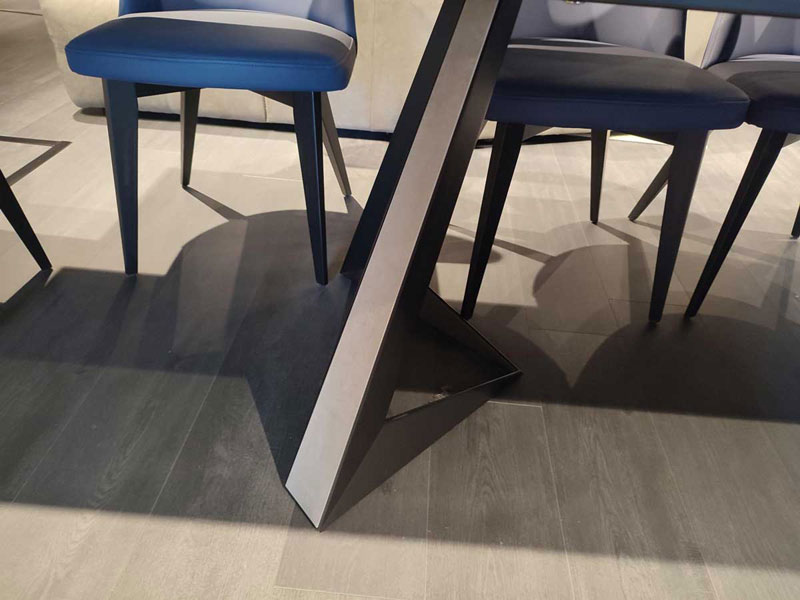 SENECA ceramic ext. table in Blaze Grey Display