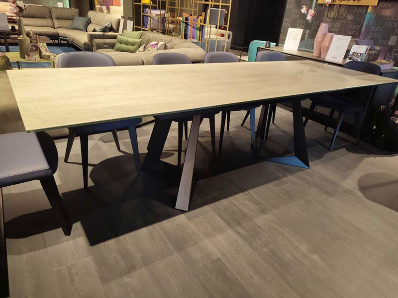 SENECA ceramic ext. table in Blaze Grey Display