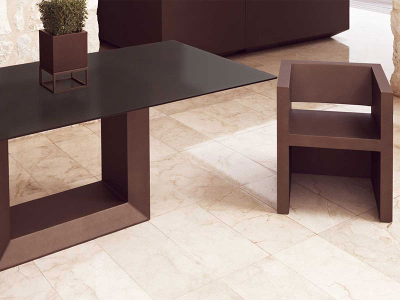Vela Outdoor Table