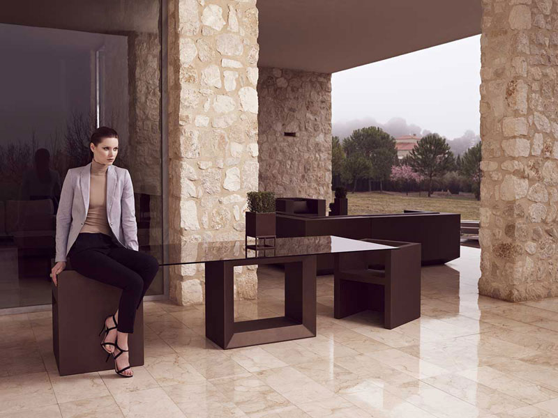 Vela Outdoor Table
