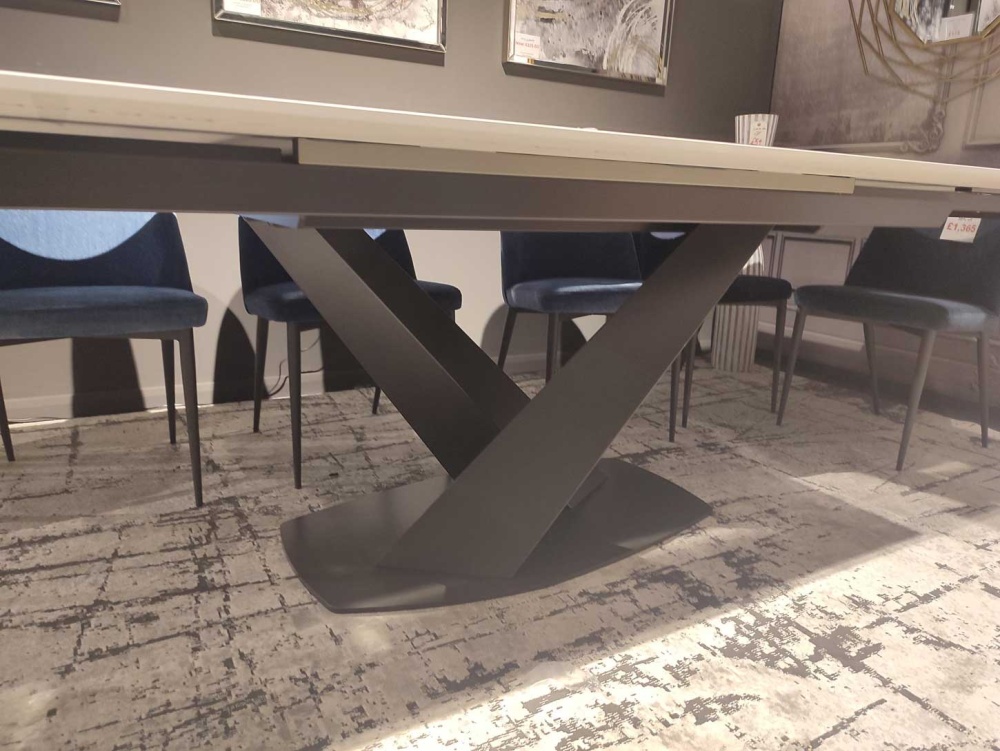 Victoria Dining Table ExDisplay
