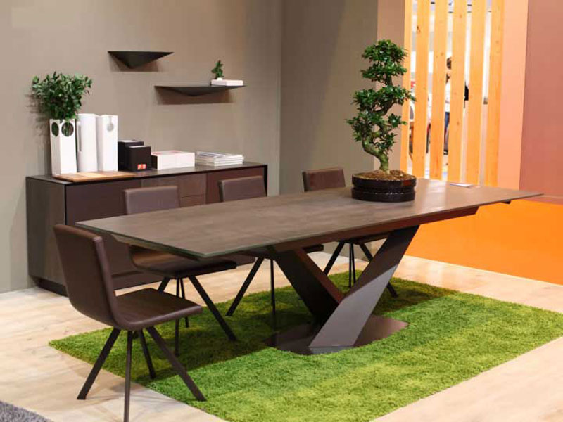 Victoria ceramic dining table