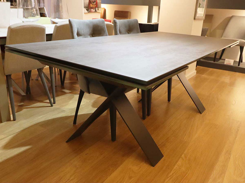 Xenon ceramic ext. table in Blaze Dark