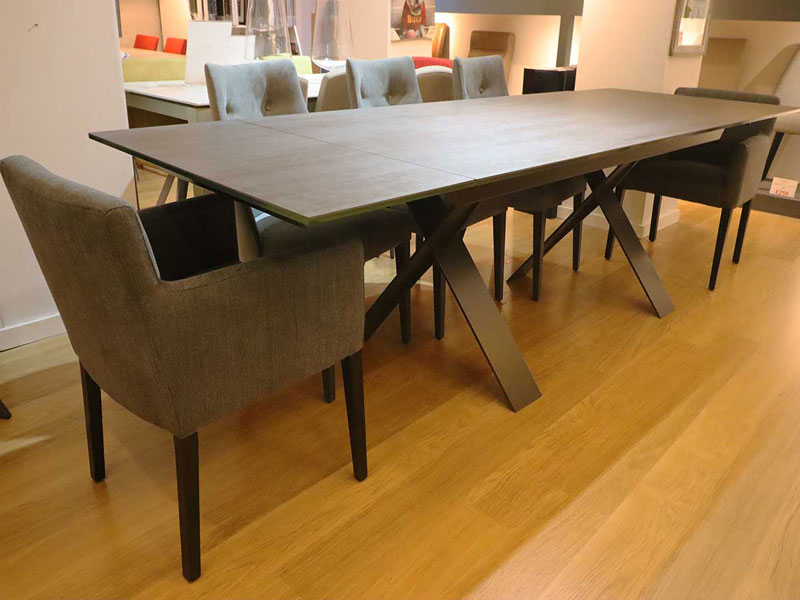 Xenon ceramic ext. table in Blaze Dark