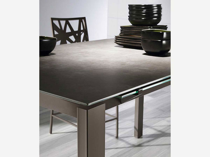 Brooklyn extendable dining table
