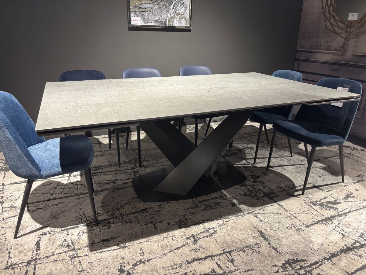 Ex Table Ex Display Dining Table: Elegant & Functional Centerpiece for Modern Homes