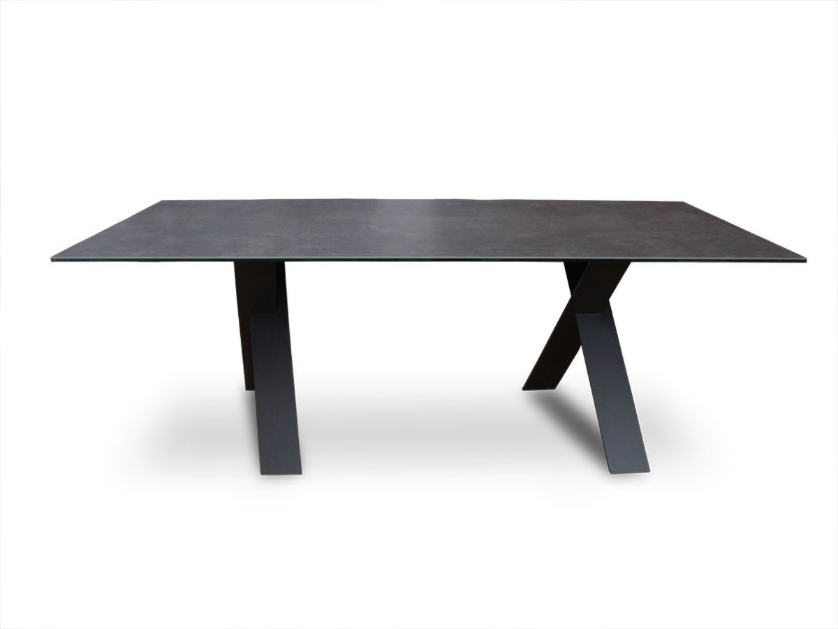 Xenon ceramic dining table