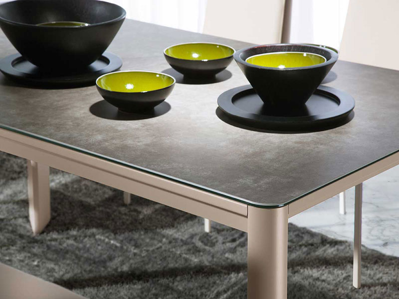 New York ceramic dining table