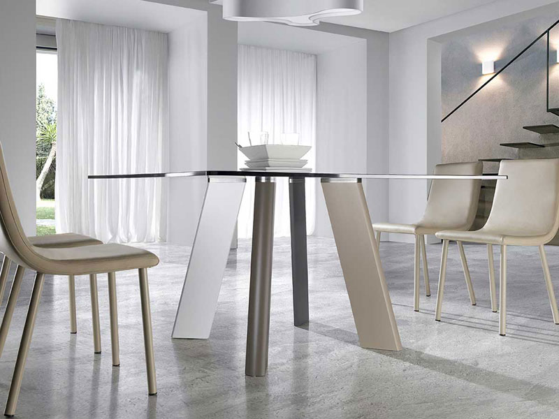 Play square glass dining table