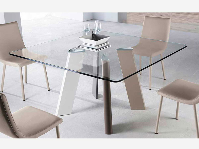 Play square glass dining table