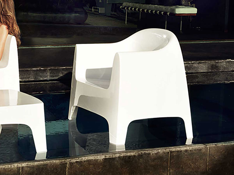 Solid Outdoor Lounge Chair
