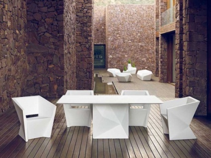 FAZ Outdoor Pedestal Table