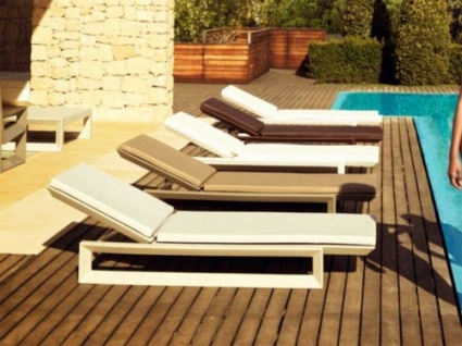 Frame Outdoor Lounger