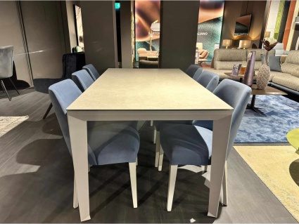 Iconic Table with 6 Florence Chairs Ex-display