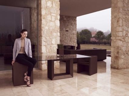 Vela Outdoor Table
