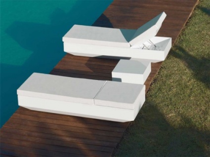 Vela Outdoor Lounger