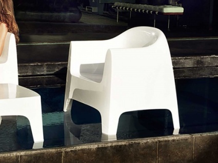 Solid Outdoor Lounge Chair
