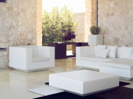 Vela Outdoor Lounge Chair